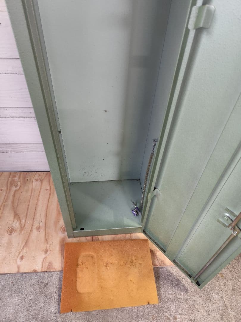 ガンロッカー及び弾倉ロッカーセット