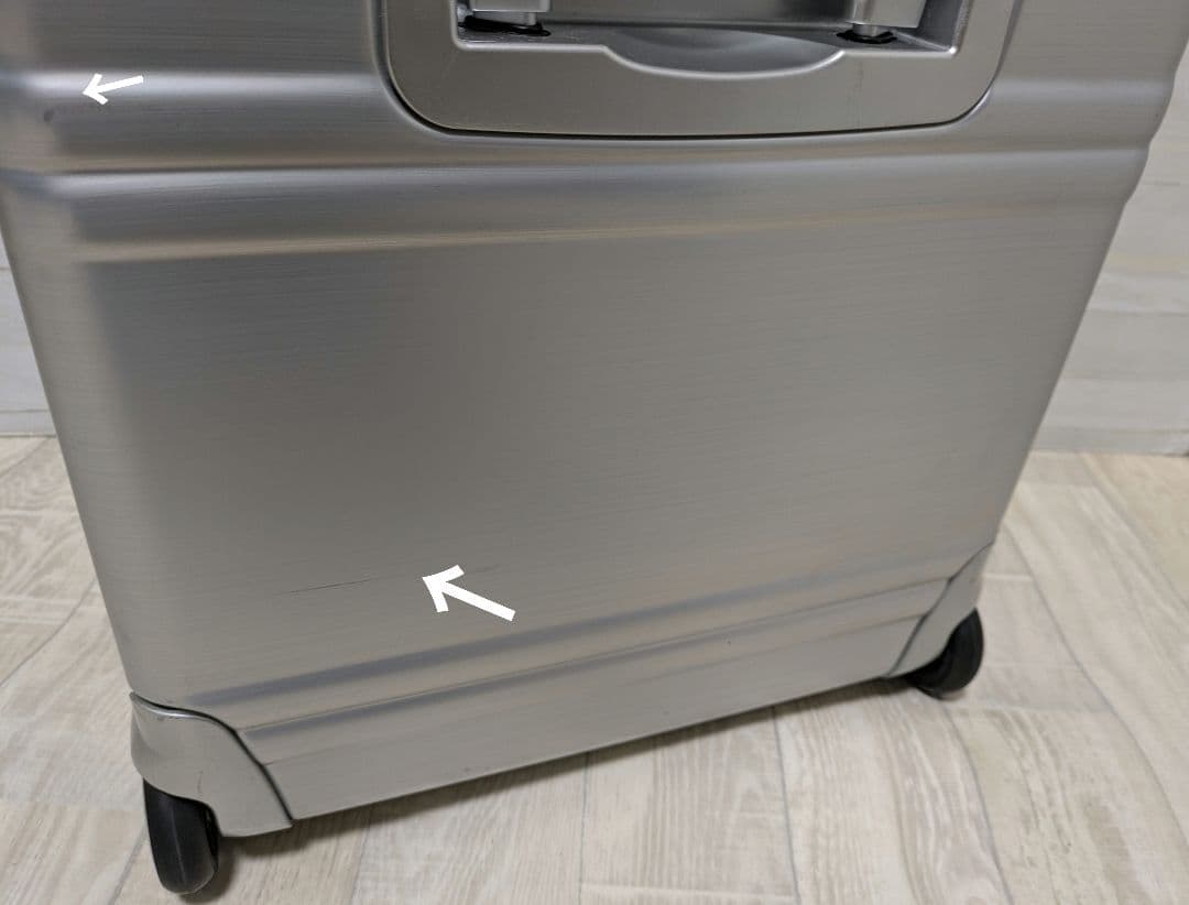 無骨でかっこいい！ゼロハリバートン　アルミキャリーケース