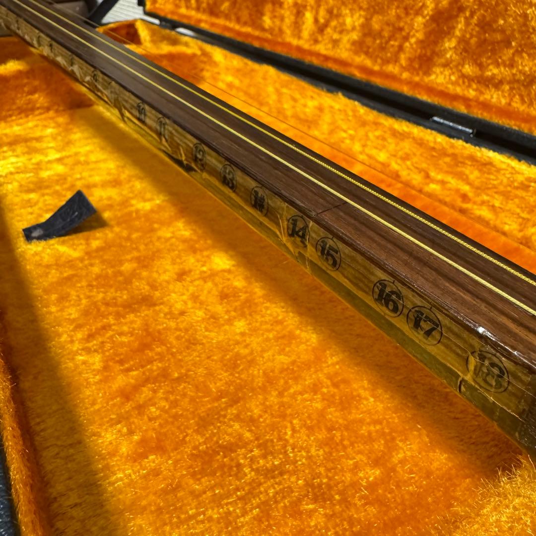 三味線　紫壇　中棹　丸打ち胴　破れ有り　本体ケース　2点セット