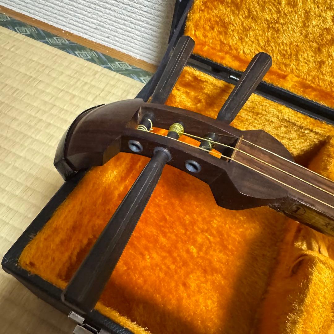 三味線　紫壇　中棹　丸打ち胴　破れ有り　本体ケース　2点セット