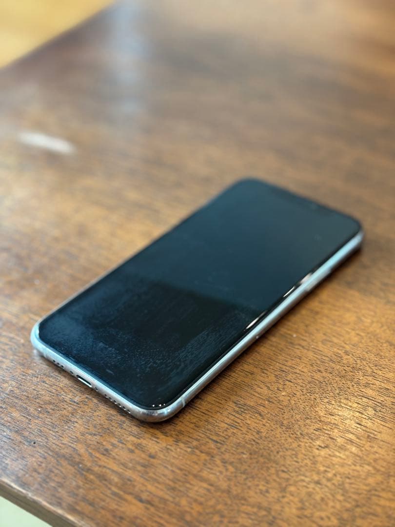 携帯電話本体 iPhone11pro 64g