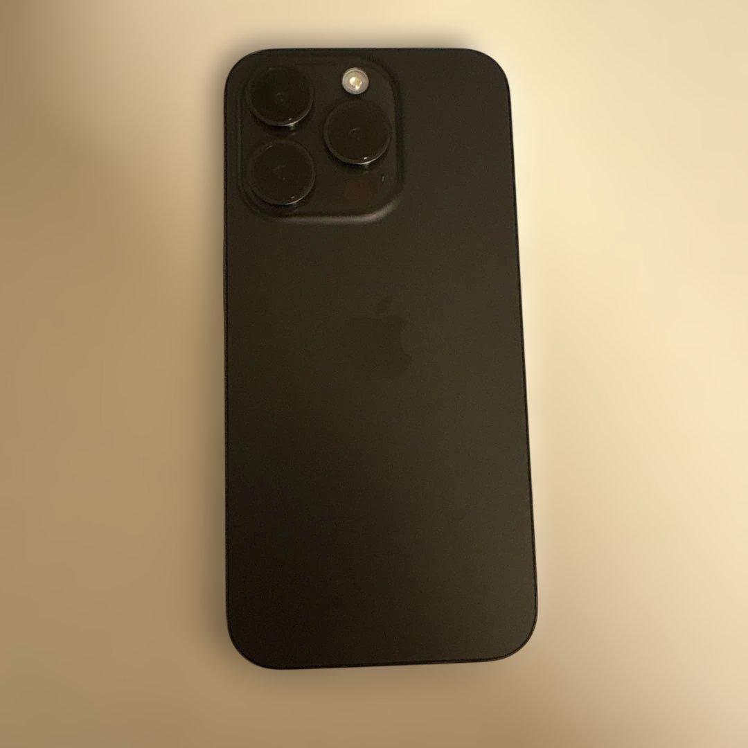 【美品】iPhone 15pro 256GB ブラックチタニウム　本体