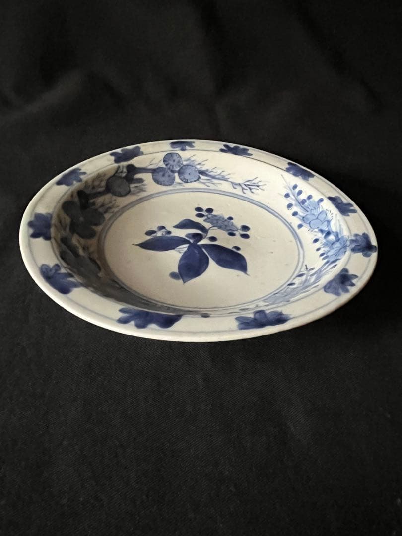 もう極めて貴重 ！藍九谷後期中皿 独特の釉薬 素朴な野草の絵付け 僅かな傷故安い