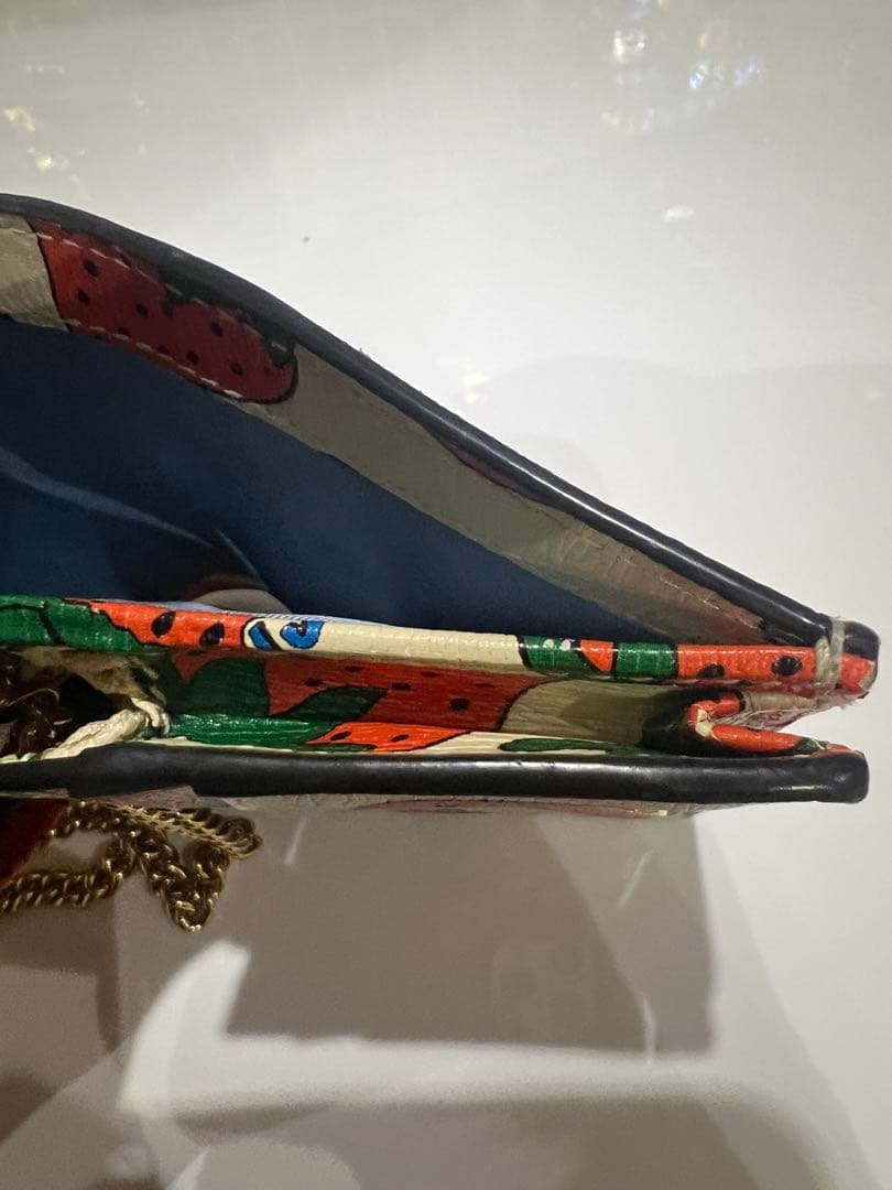 GUCCI グッチ　いちご柄 二つ折り財布　チェーン付き