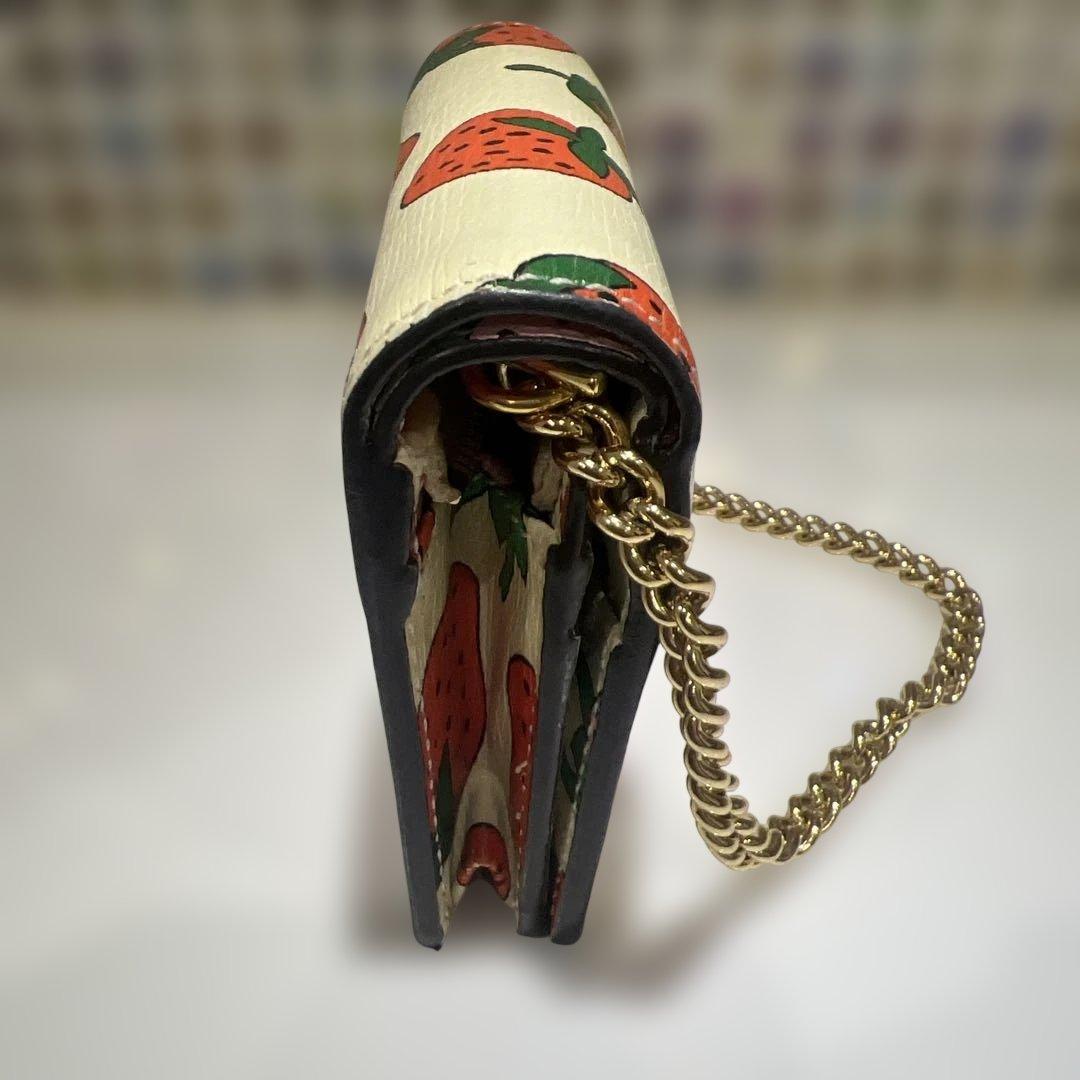 GUCCI グッチ　いちご柄 二つ折り財布　チェーン付き