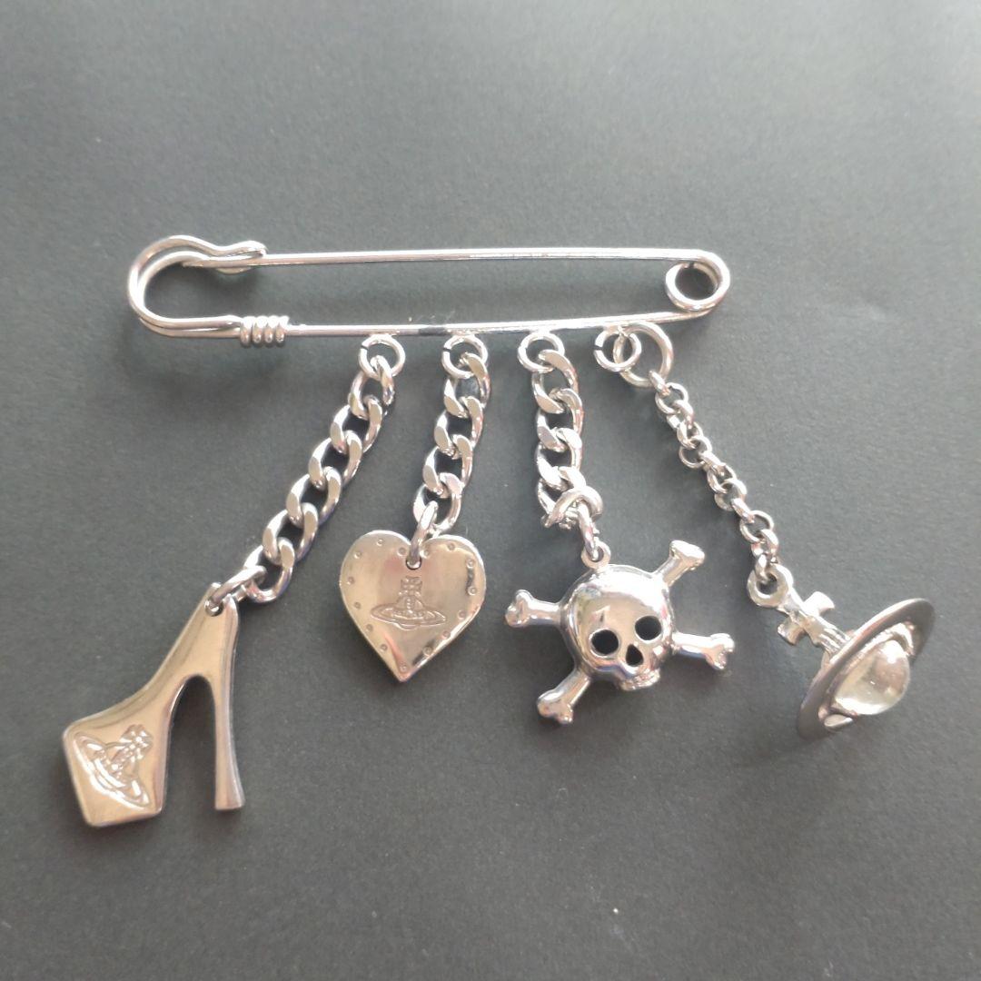 咲村宇音 ヴィヴィアン ウエストウッド シルバーブローチ