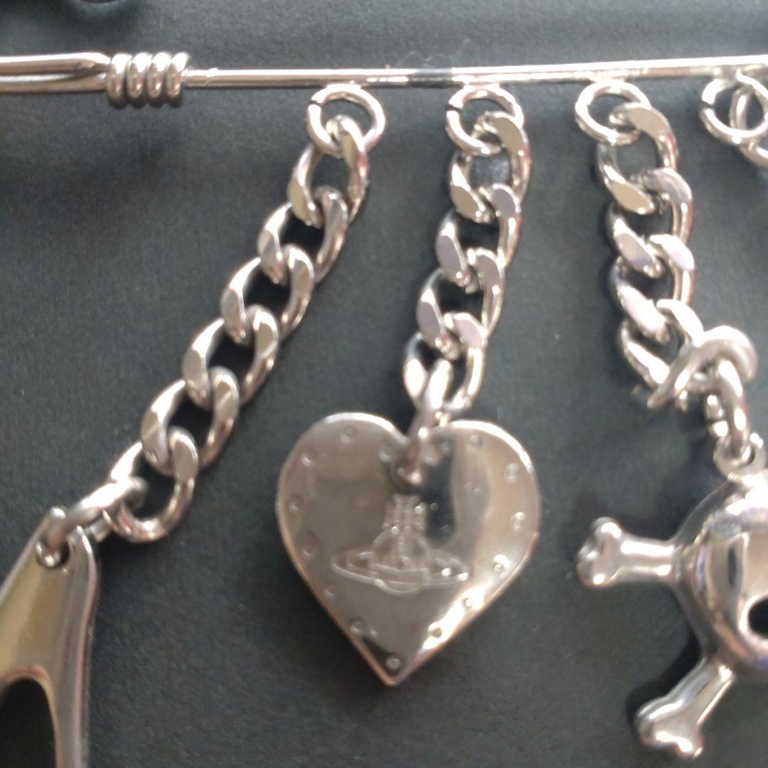 咲村宇音 ヴィヴィアン ウエストウッド シルバーブローチ