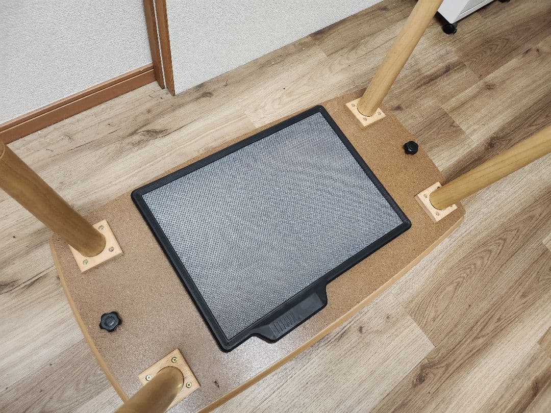 高さが変えられるこたつテーブル　フラットヒーター