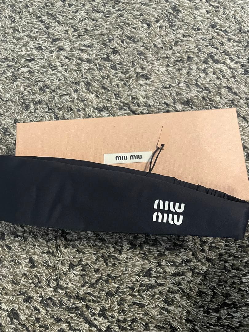 正規品　ミュウミュウヘアバンド