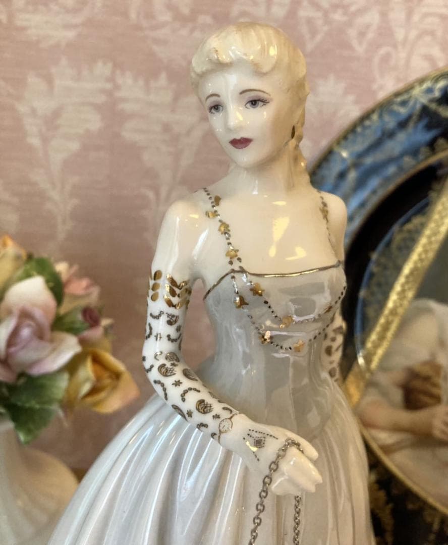 【限定品】ロイヤルウースター フィギュリン 陶器人形 パール シルバー ドレス