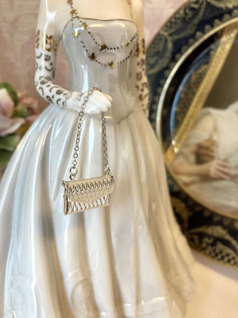 【限定品】ロイヤルウースター フィギュリン 陶器人形 パール シルバー ドレス