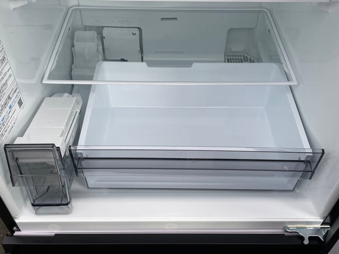 使用1年未満　東芝3ドア冷蔵庫　GR-V33SC　326L　2024年製