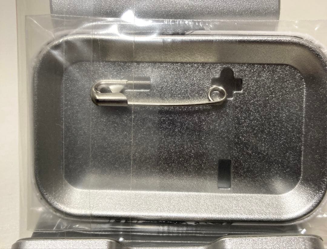 ジャンプ50周年 スクエア缶バッジ リボーン　雲雀 恭弥