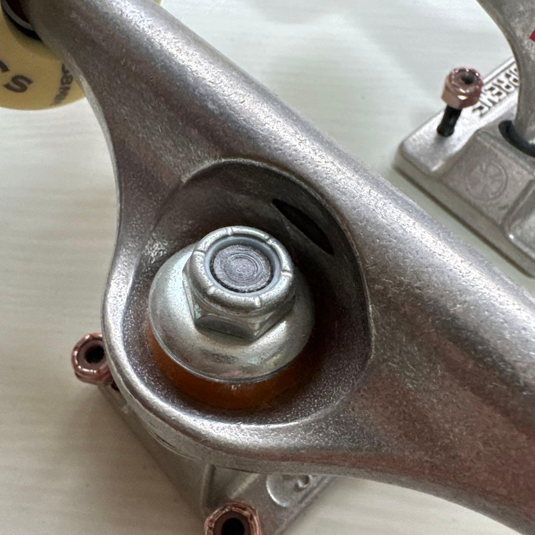 Supreme Independent スケートボード トラック