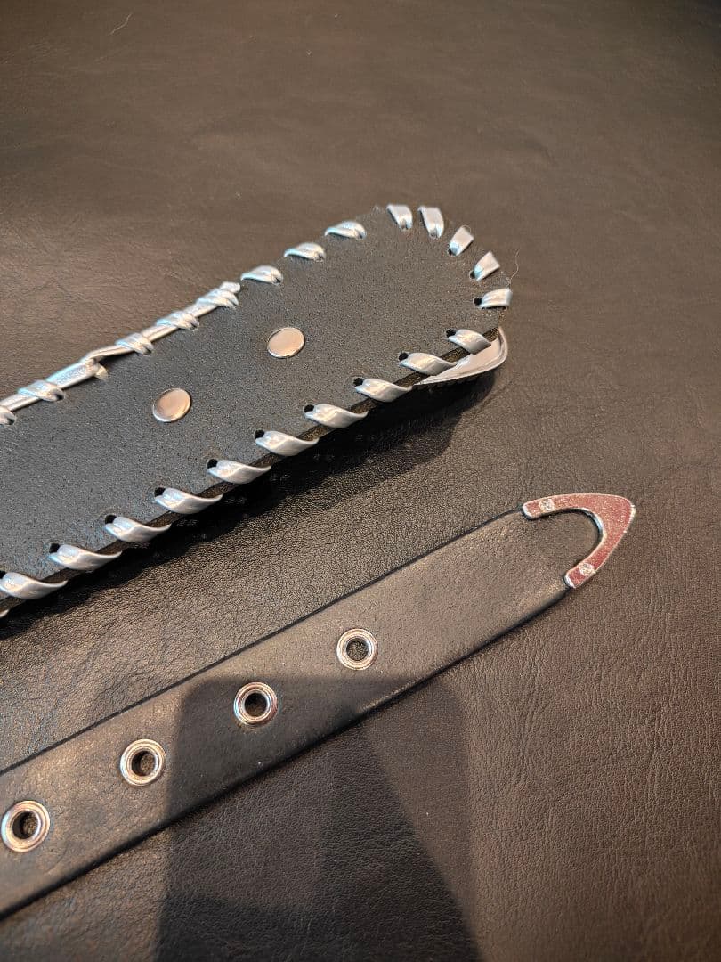 ギターストラップ　本革3mm厚　117〜130cm　赤ターコイズ風コンチョ