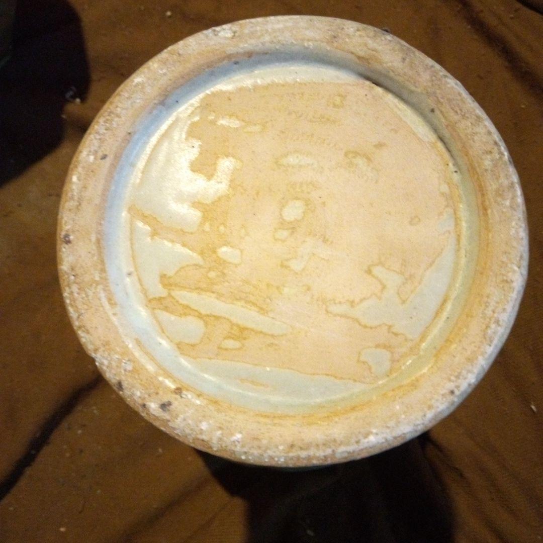 高麗青磁　灰色の花模様陶器壺