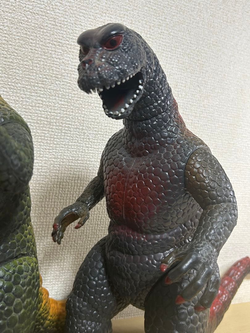 怪獣フィギュア　マイナーソフビ人形　ゴジラ風　2体　レア