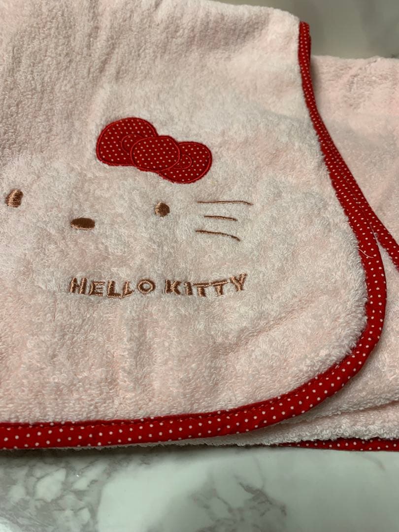 Sanrio Hello kitty バスタオル　水玉リボンキティ
