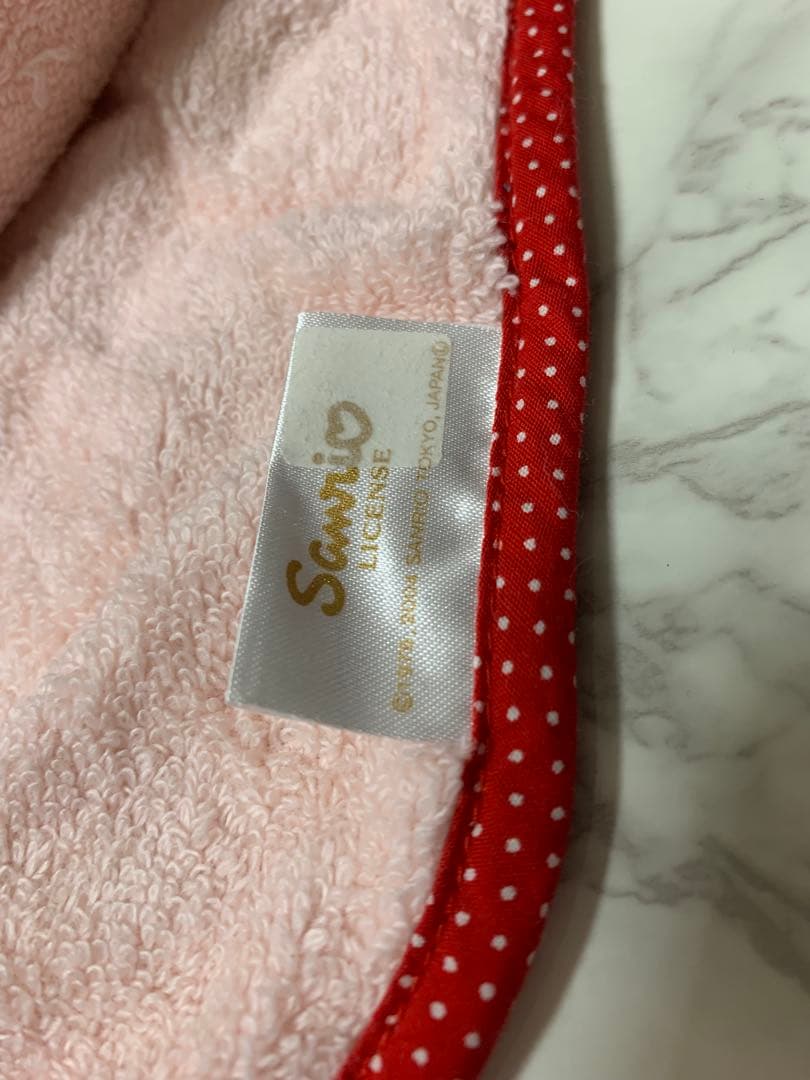 Sanrio Hello kitty バスタオル　水玉リボンキティ