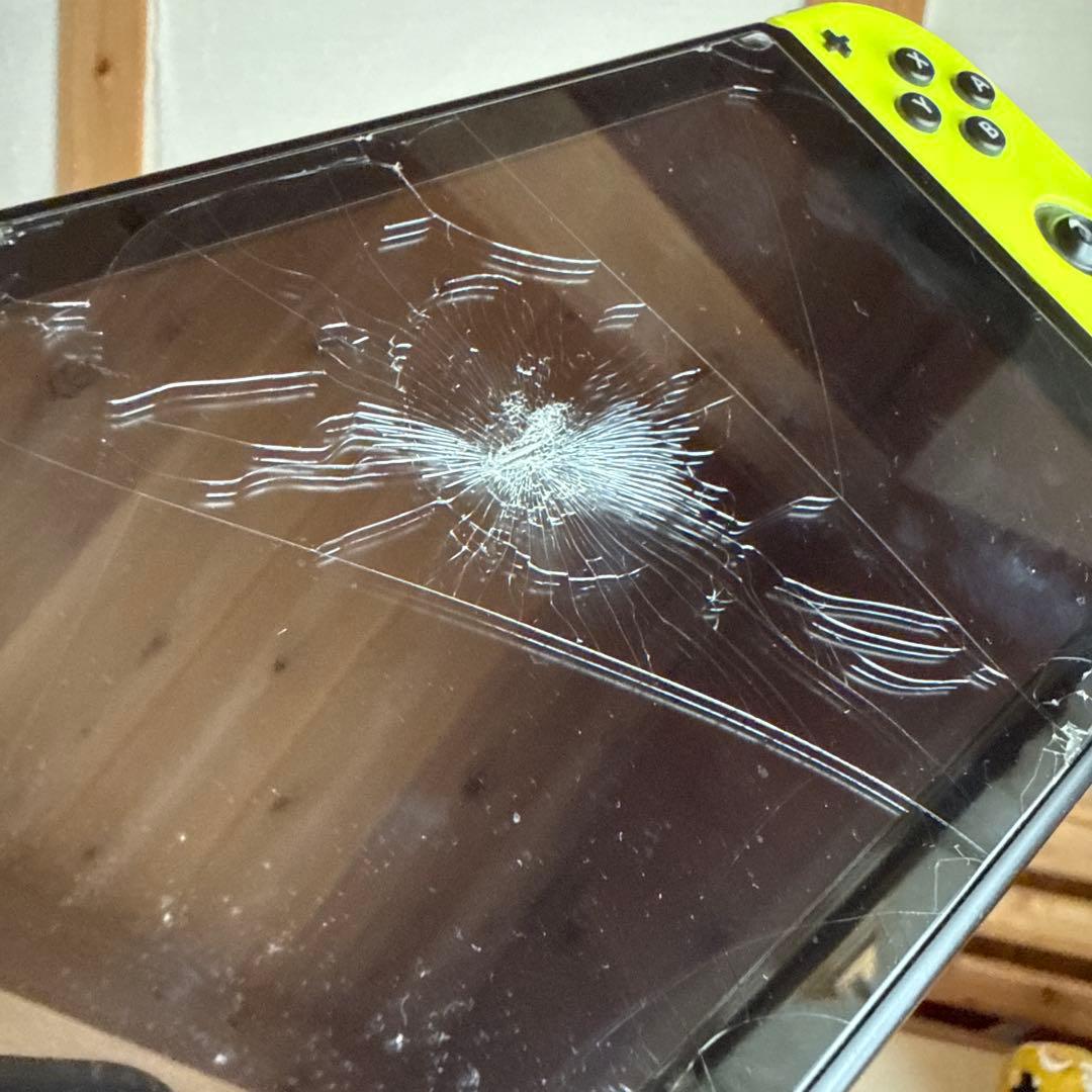 d*7様 Nintendo Switch 本体 ひび割れあり