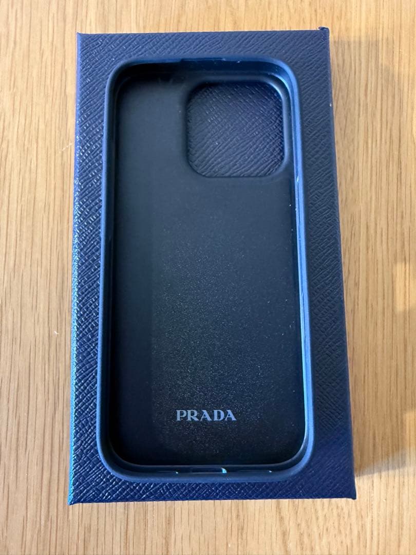 【新品未使用】 PRADA iPhone 16Pro用ケース ネイビー