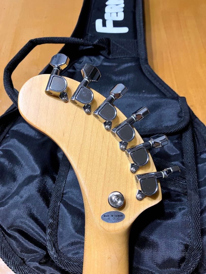 Fernandes エレキギター ピンク ケース付き