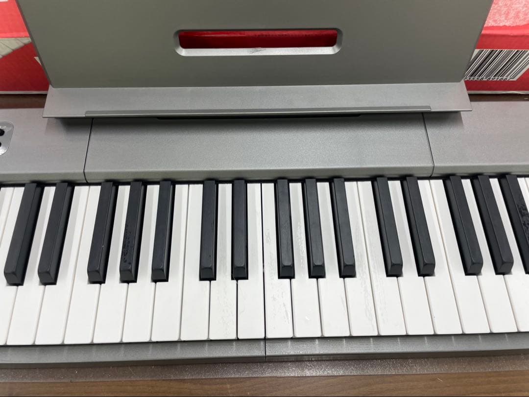 電子ピアノ　88鍵盤　充電タイプ　スリム軽量 グレー