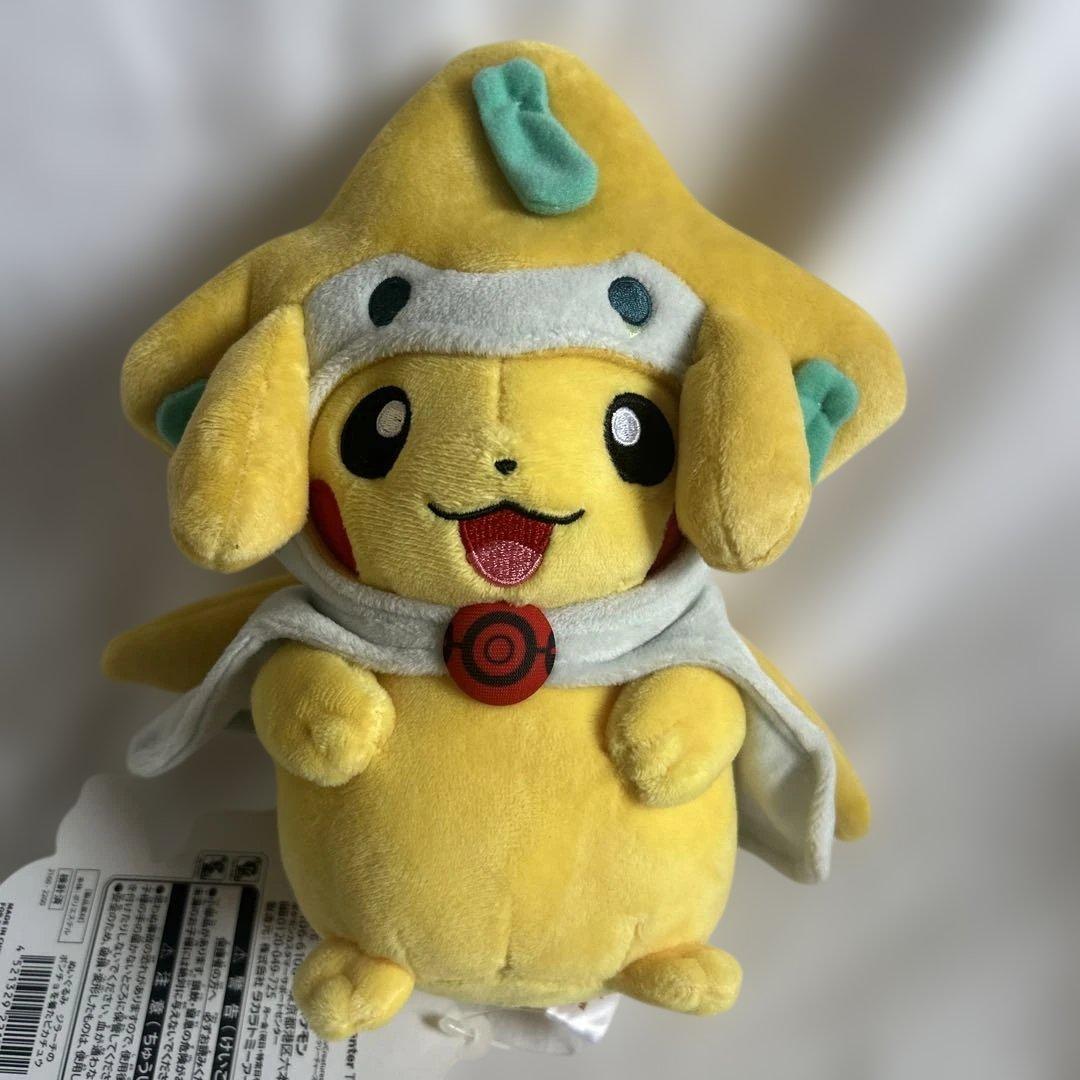 ジラーチのポンチョを着たピカチュウ　ぬいぐるみ