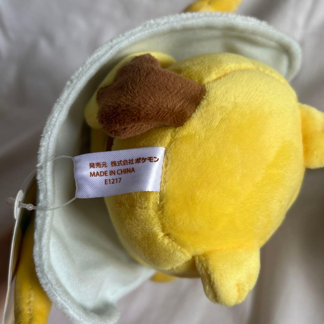 ジラーチのポンチョを着たピカチュウ　ぬいぐるみ