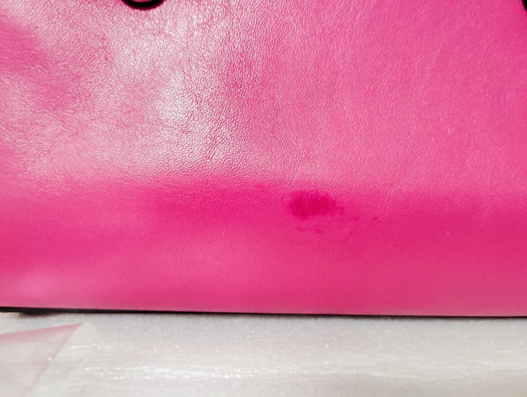 まゆちゃん　コーチ マゼンタ スタッズ フローラルレザー クロスビート