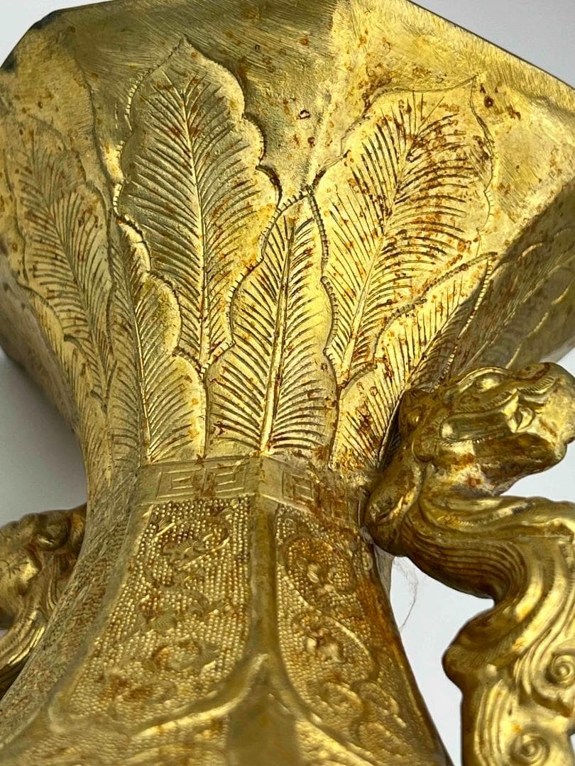 唐時代　金器　金象嵌鏨彫吉祥唐草紋瑞獸夔龍文八角金花瓶(B-74)