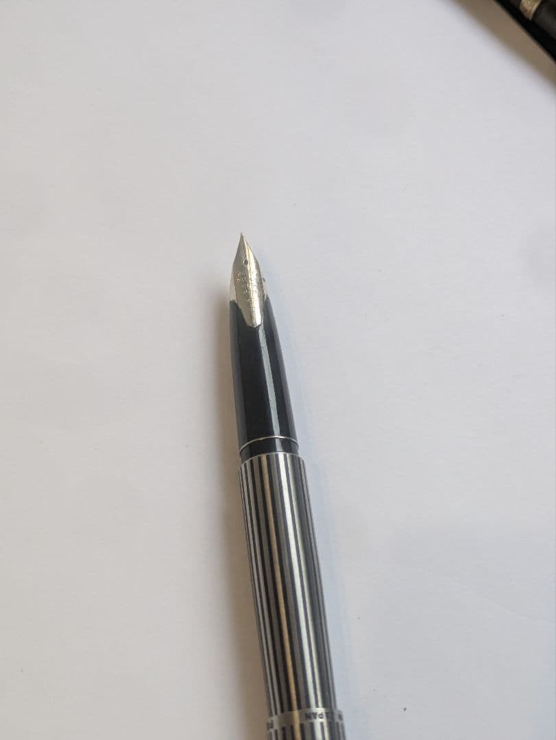 パイロット　カスタムストライプ　細字