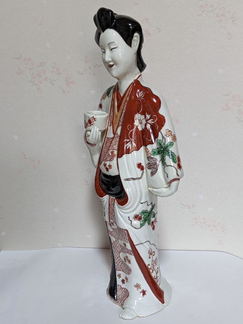 ♦柿右衛門様式 赤絵美人図 陶磁器人形 置物飾り 骨董品