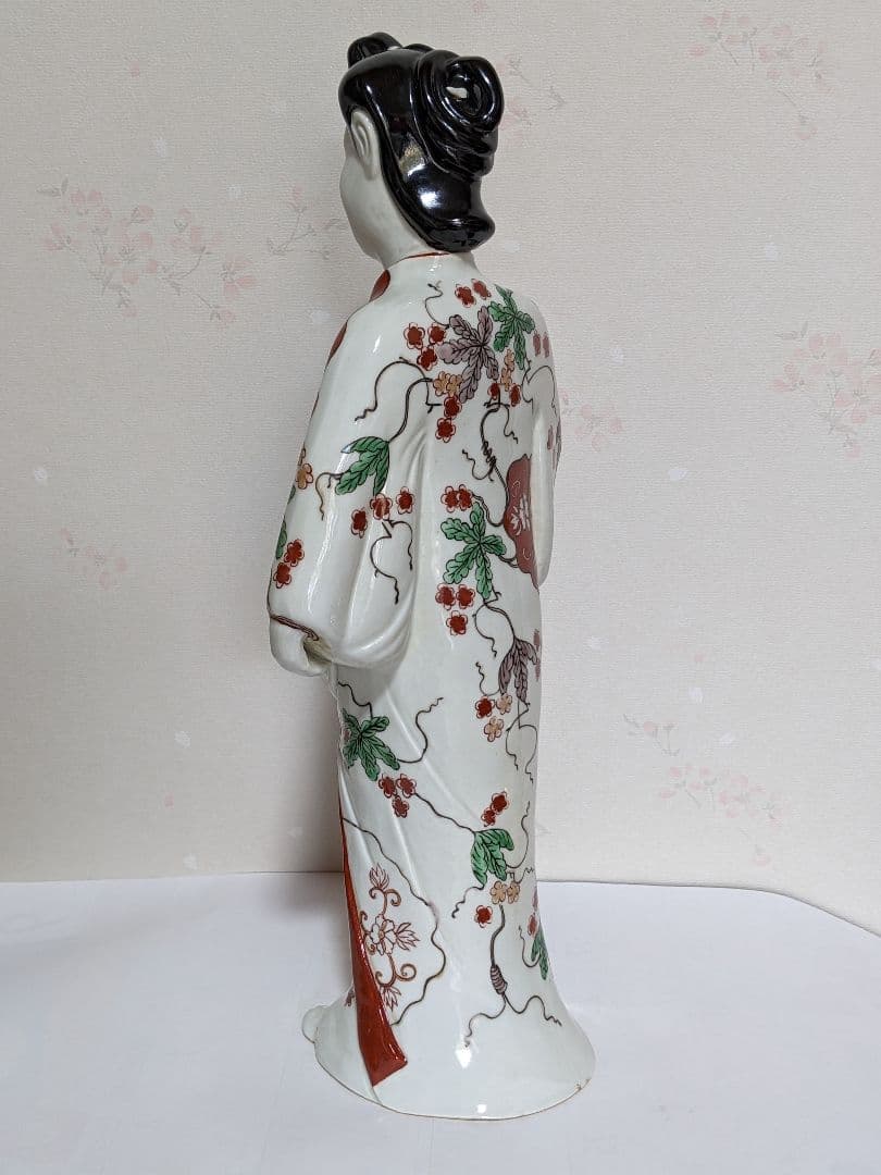 ♦柿右衛門様式 赤絵美人図 陶磁器人形 置物飾り 骨董品