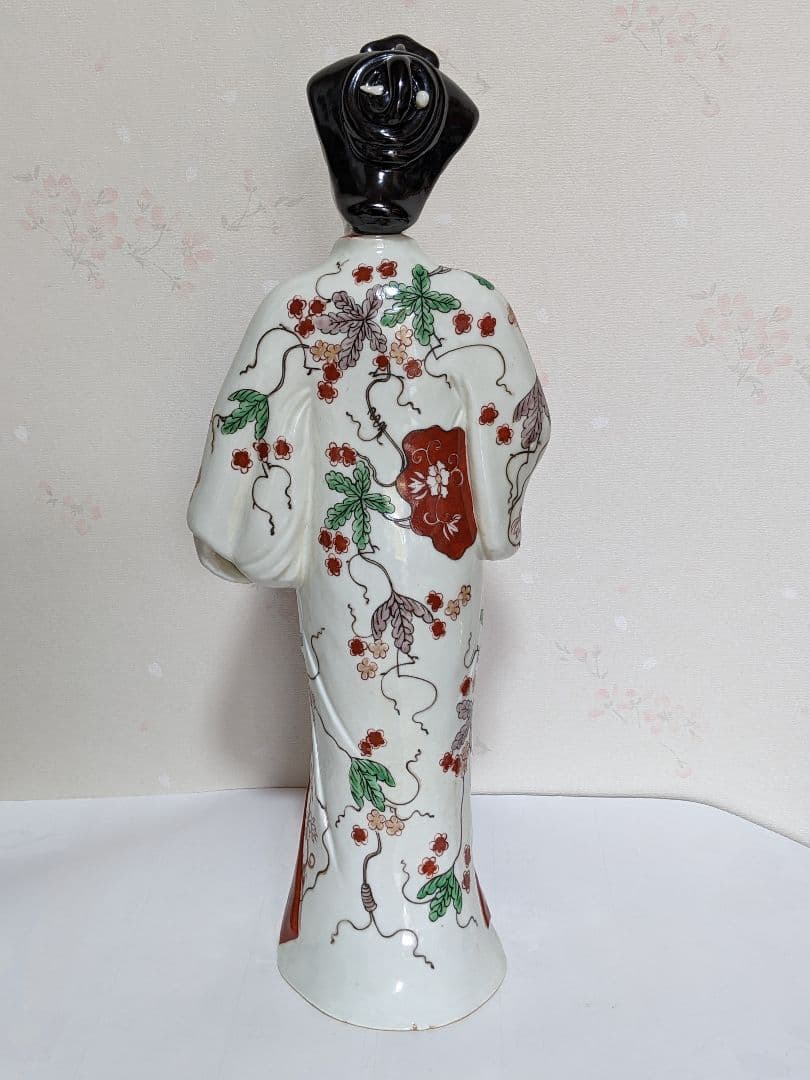 ♦柿右衛門様式 赤絵美人図 陶磁器人形 置物飾り 骨董品