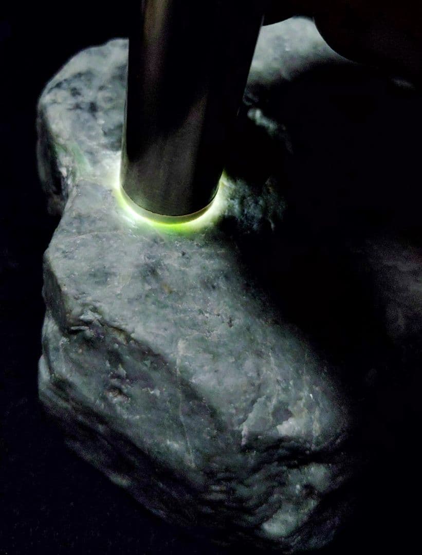 ★翡翠原石★糸魚川硬玉【大所川・転石・川ズレ・ウブ341ｇ】