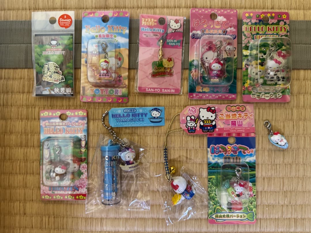ハローキティ ご当地ストラップセット 根付 200個ぐらい 地域限定 その他