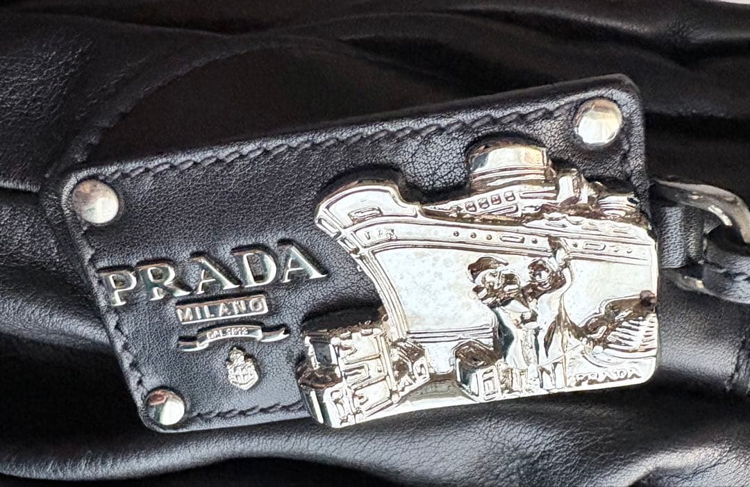 『美品』PRADA ブラック レザー ショルダーバッグ