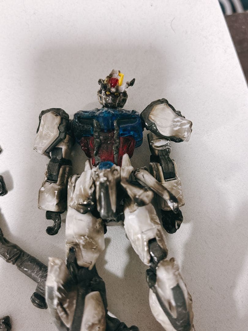 ロボットフィギュア ホワイト・ブルー・レッド