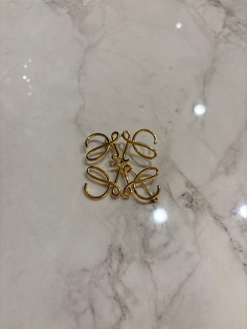 LOEWE アナグラム ブローチ メタル