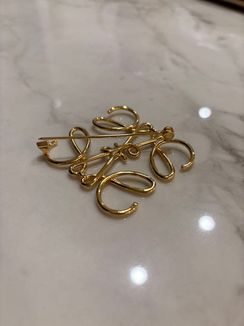 LOEWE アナグラム ブローチ メタル