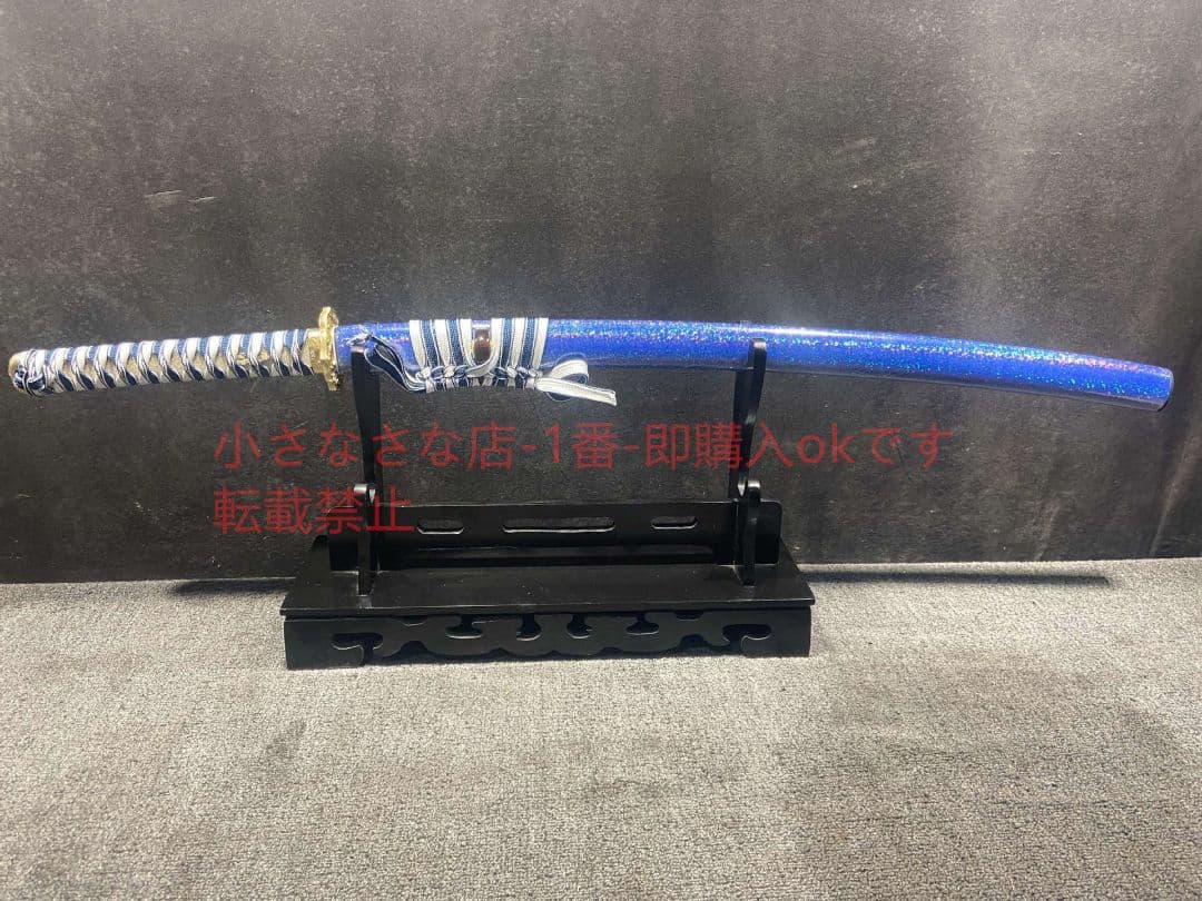 武士の刀で空いっぱいに星の青い穴が開いた  古兵器 武具 刀装具 日本刀 居合刀