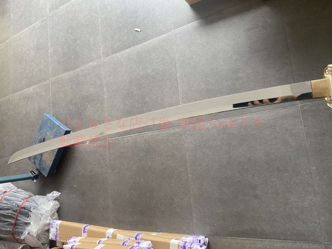 武士の刀で空いっぱいに星の青い穴が開いた  古兵器 武具 刀装具 日本刀 居合刀