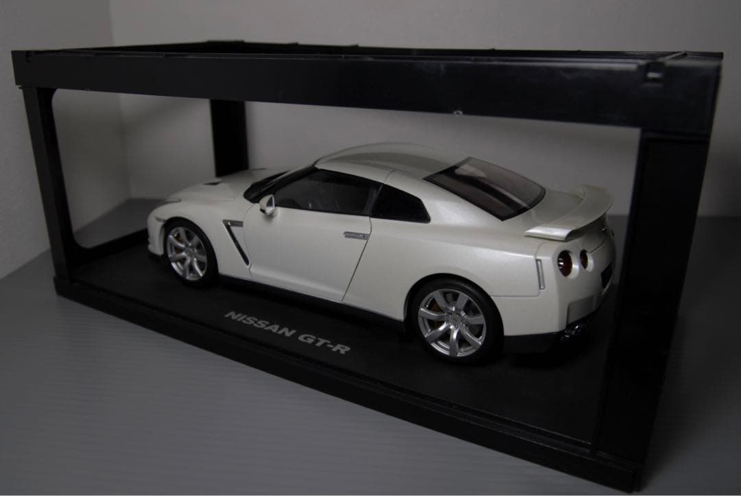 オートアート 日産 35 GTR 白 1/18 ミニカー