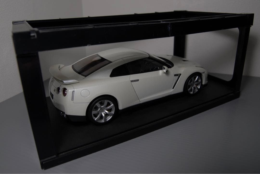 オートアート 日産 35 GTR 白 1/18 ミニカー