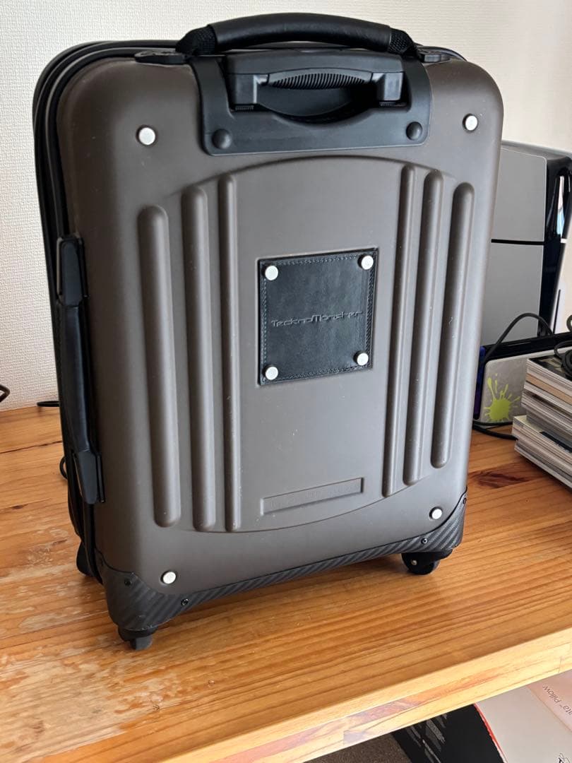 テクノモンスター アルミ カーボン スーツケース