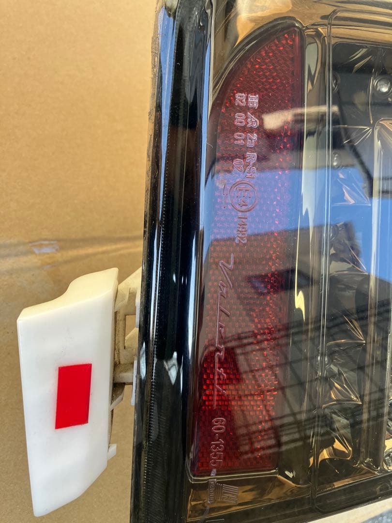 プリウス30系　ヴァレンティテール(左側) LED スモークデザイン