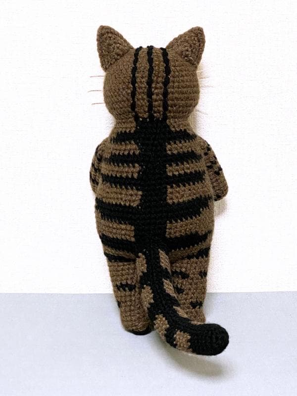 いっしょにおでかけ♪フード付きマフラーのキジトラ猫さんのあみぐるみ