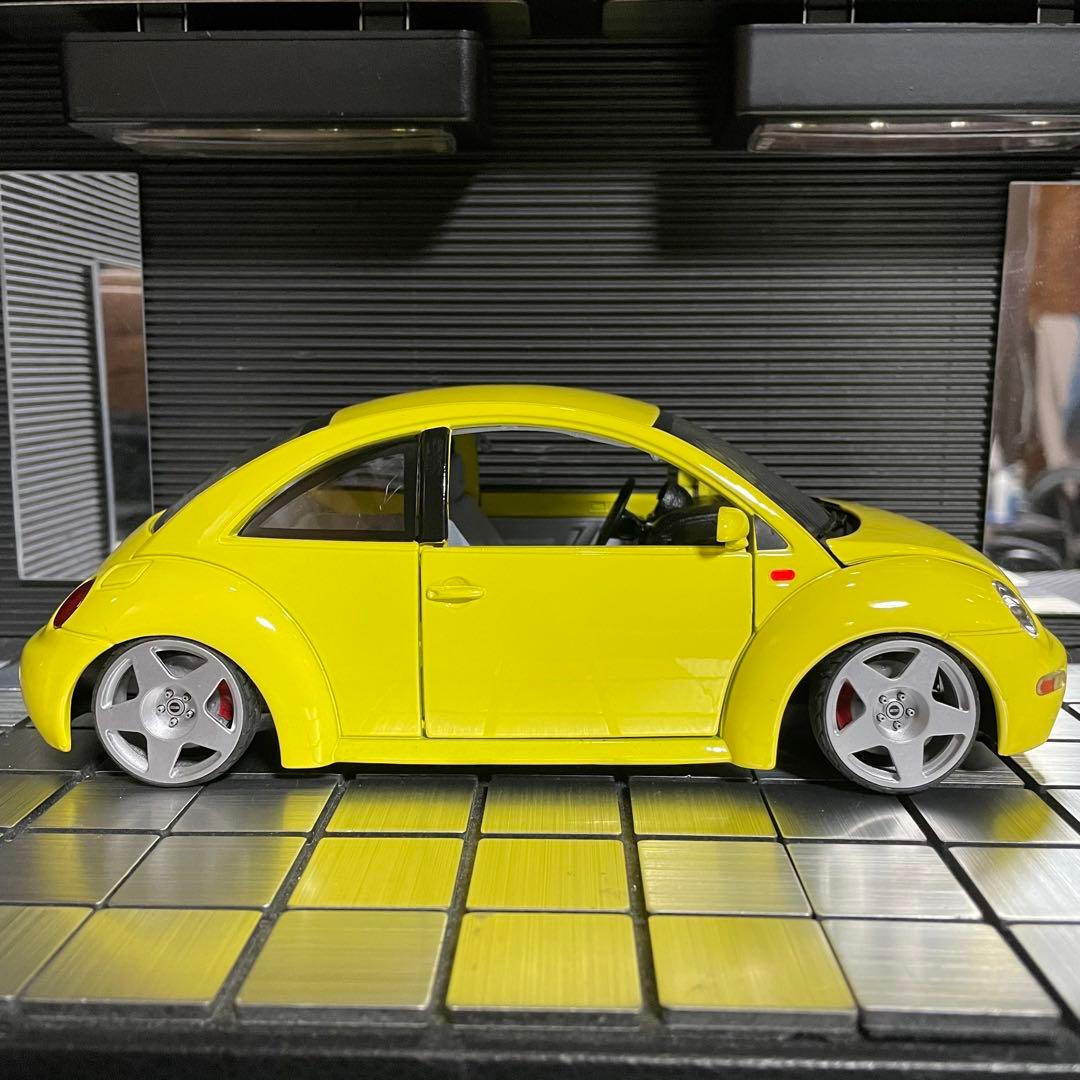 ブラーゴ 1/18 フォルクスワーゲン ニュ-ビートル（カスタム仕様)