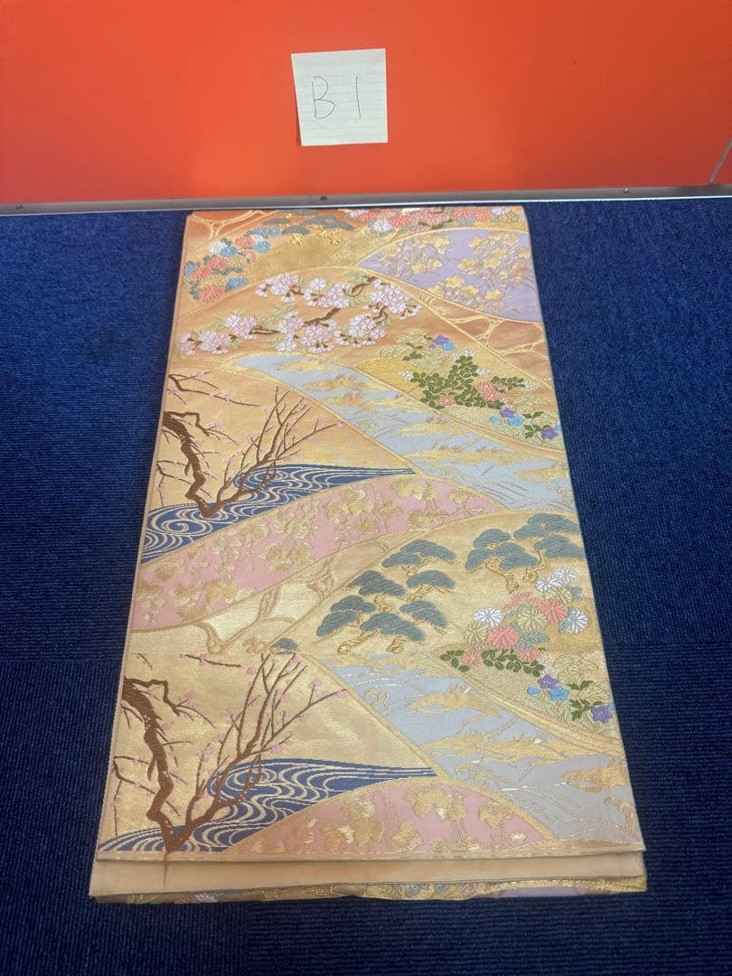 2656袋帯 古代彫金紋  西陣織   金糸　高級上質上品　約440cm 未使用